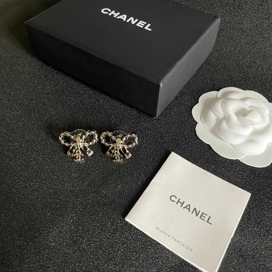  Chanel香奈儿 中古 双C耳钉👀原版复刻logo 小香家的款式真心无需多介绍😘🎶每一款都超好看，精
