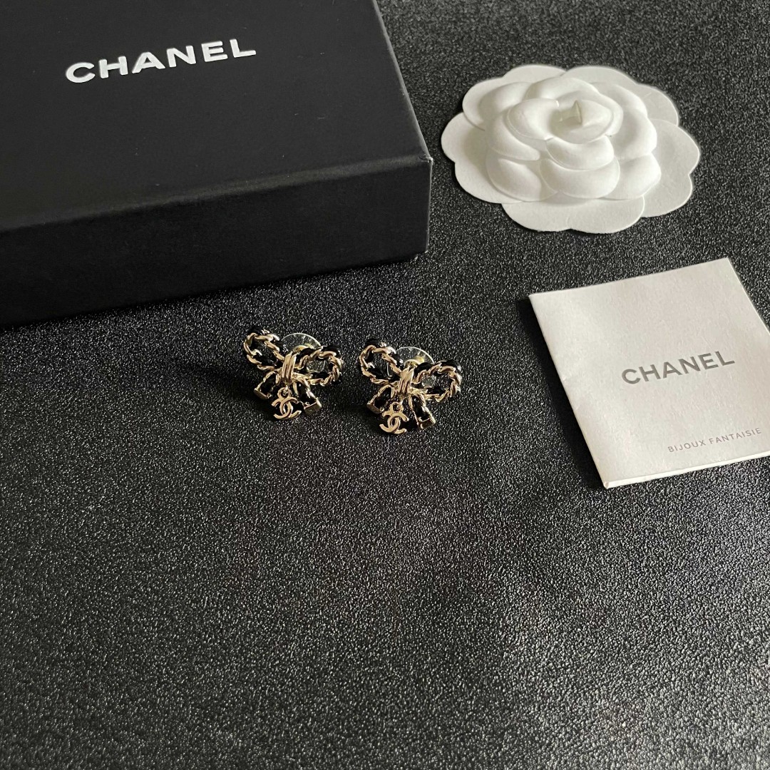  Chanel香奈儿 中古 双C耳钉👀原版复刻logo 小香家的款式真心无需多介绍😘🎶每一款都超好看，精