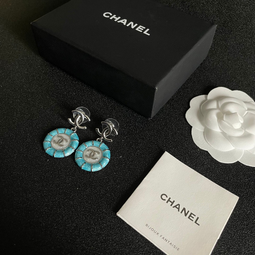  Chanel香奈儿 中古 耳钉👀小香家的款式真心无需多介绍😘🎶每一款都超好看，精致大方，非常显气质