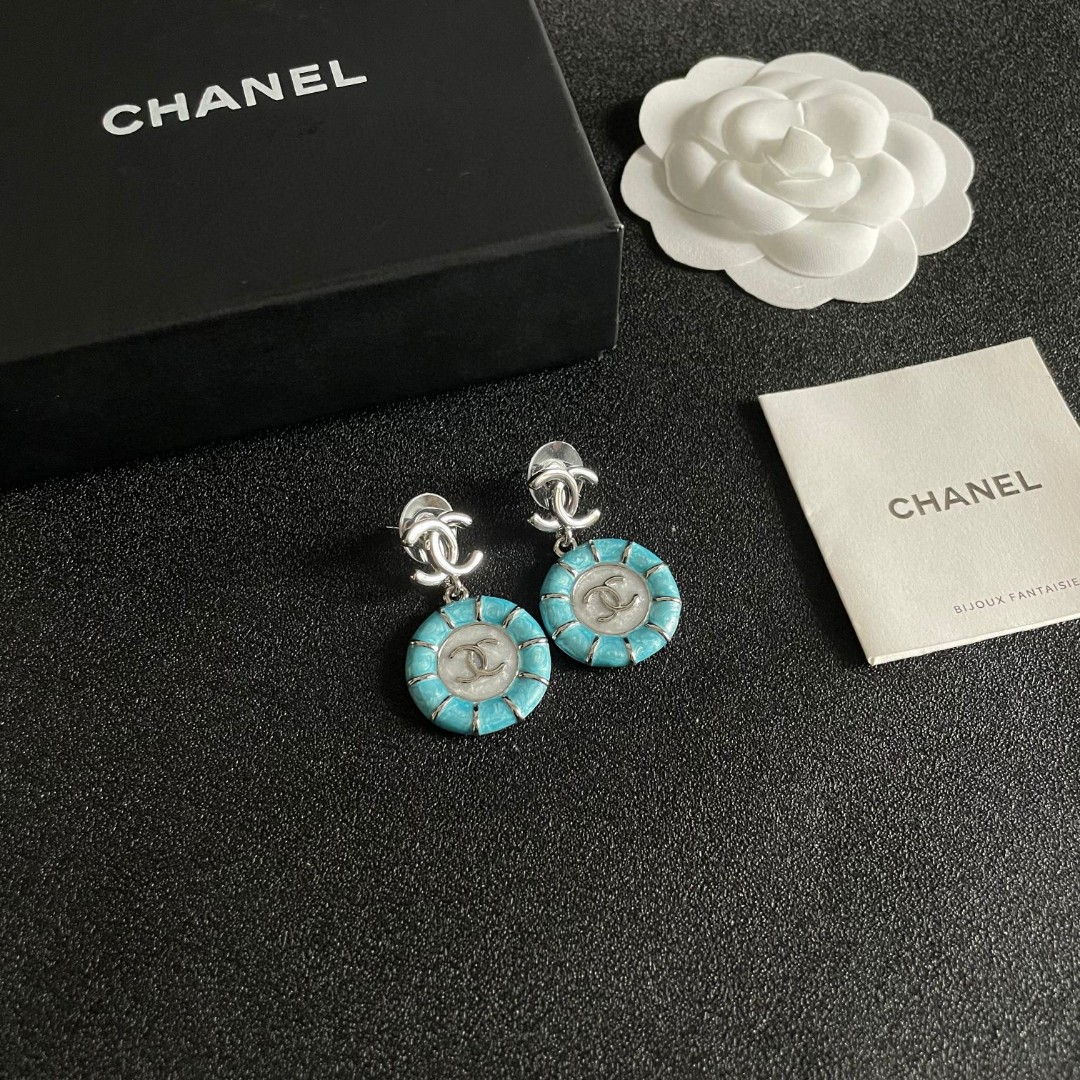  Chanel香奈儿 中古 耳钉👀小香家的款式真心无需多介绍😘🎶每一款都超好看，精致大方，非常显气质