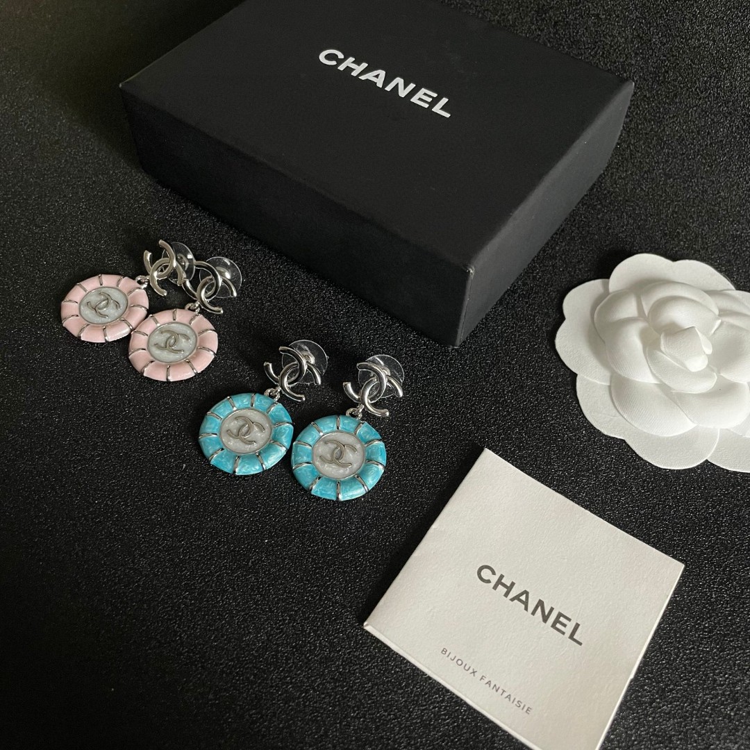  Chanel香奈儿 中古 耳钉👀小香家的款式真心无需多介绍😘🎶每一款都超好看，精致大方，非常显气质
