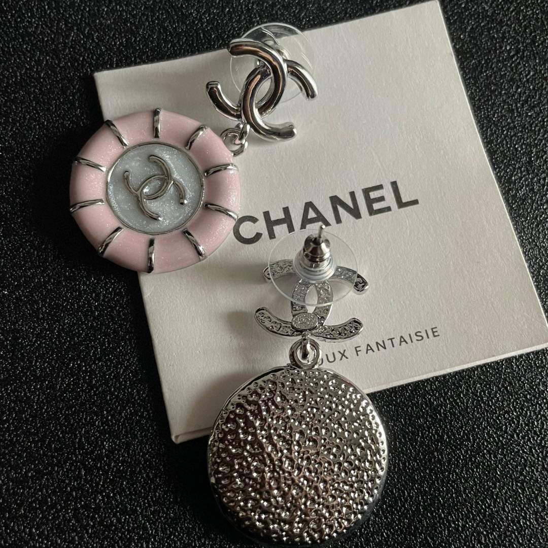  Chanel香奈儿 中古 耳钉👀小香家的款式真心无需多介绍😘🎶每一款都超好看，精致大方，非常显气质
