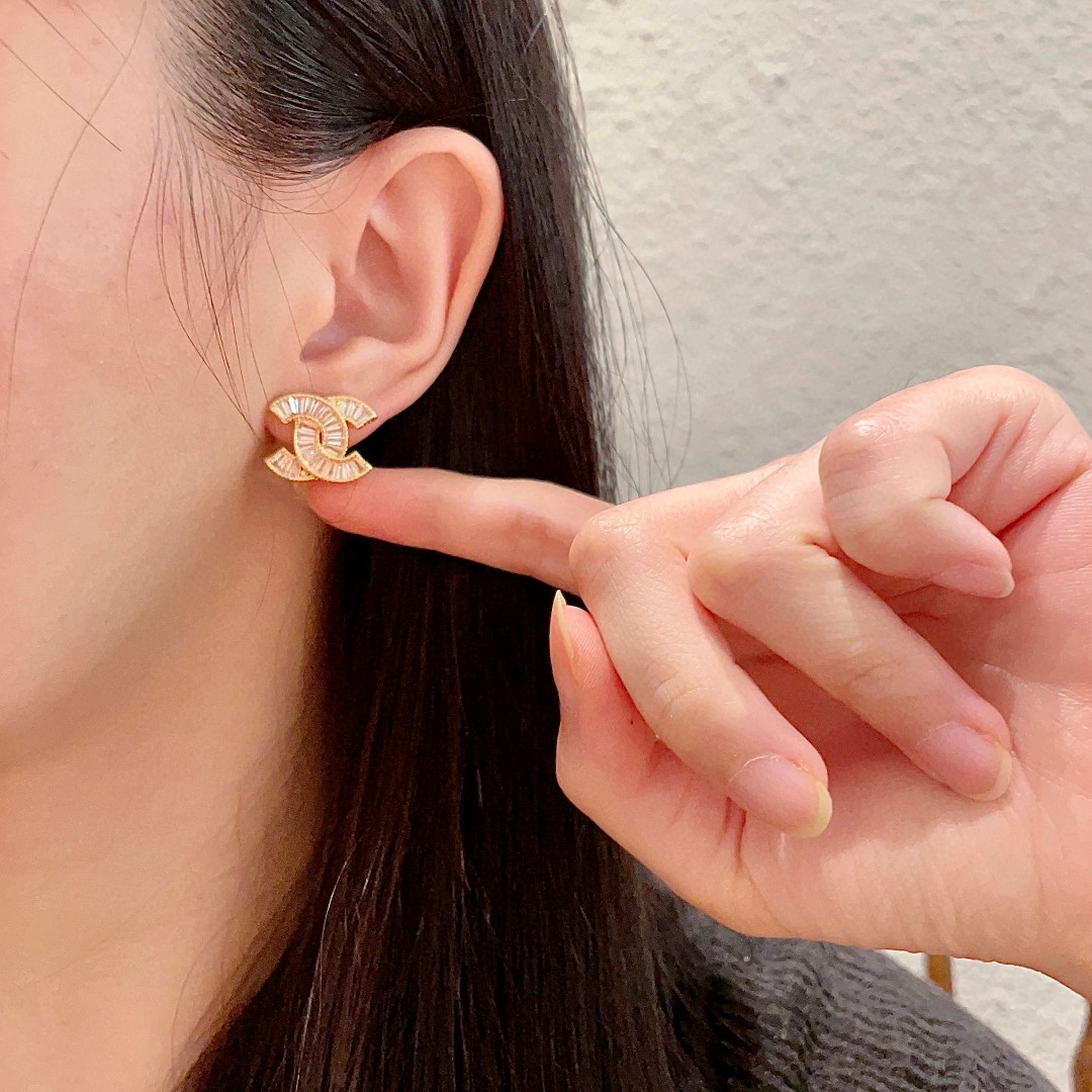  Chanel香奈儿 中古 双C耳钉👀原版复刻logo 小香家的款式真心无需多介绍😘🎶每一款都超好看，精