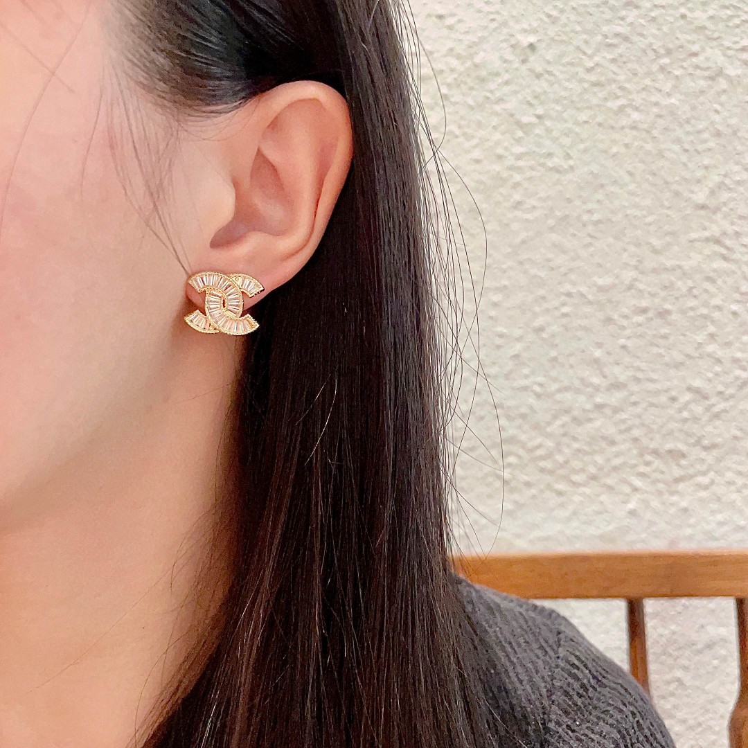  Chanel香奈儿 中古 双C耳钉👀原版复刻logo 小香家的款式真心无需多介绍😘🎶每一款都超好看，精
