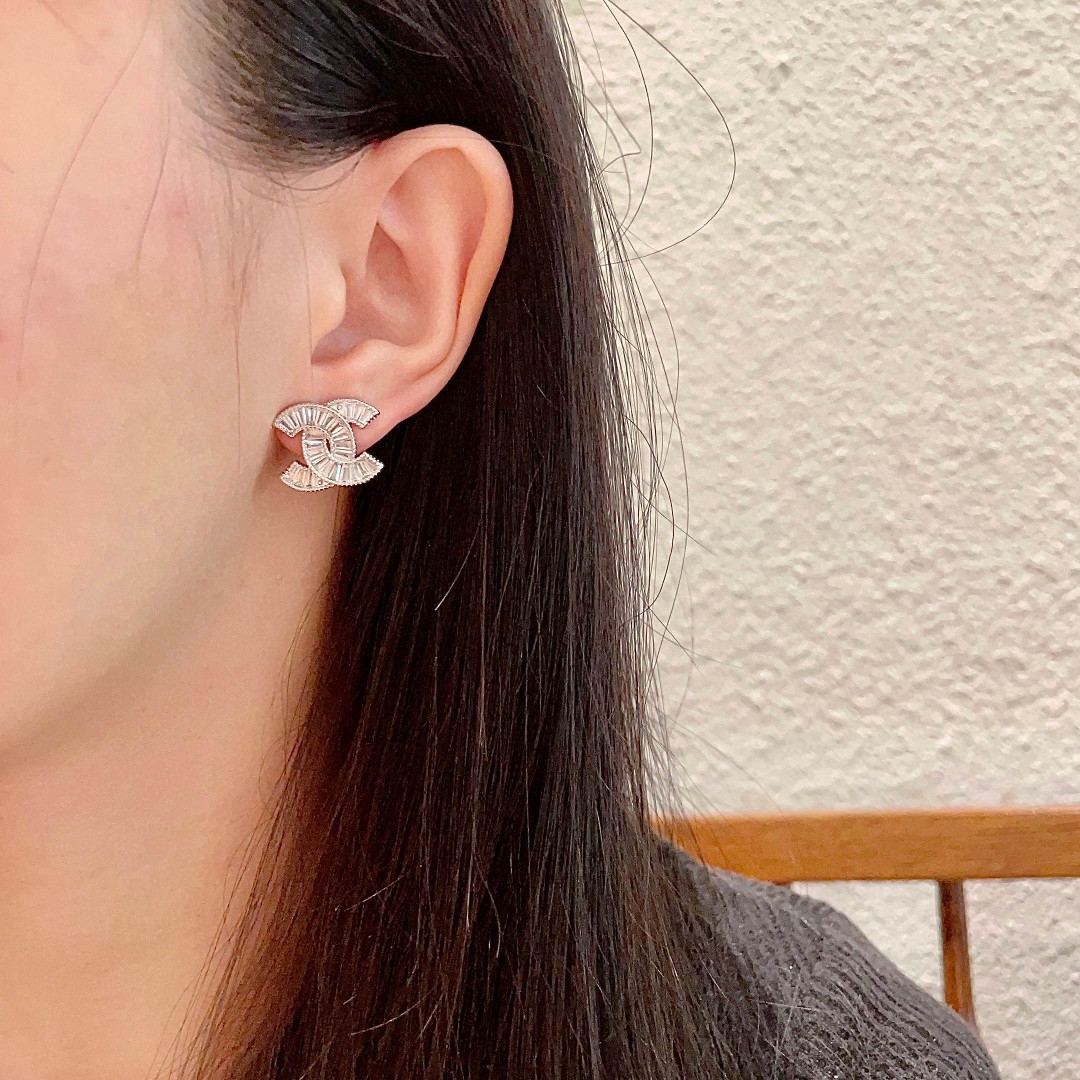  Chanel香奈儿 中古 双C耳钉👀原版复刻logo 小香家的款式真心无需多介绍😘🎶每一款都超好看，精
