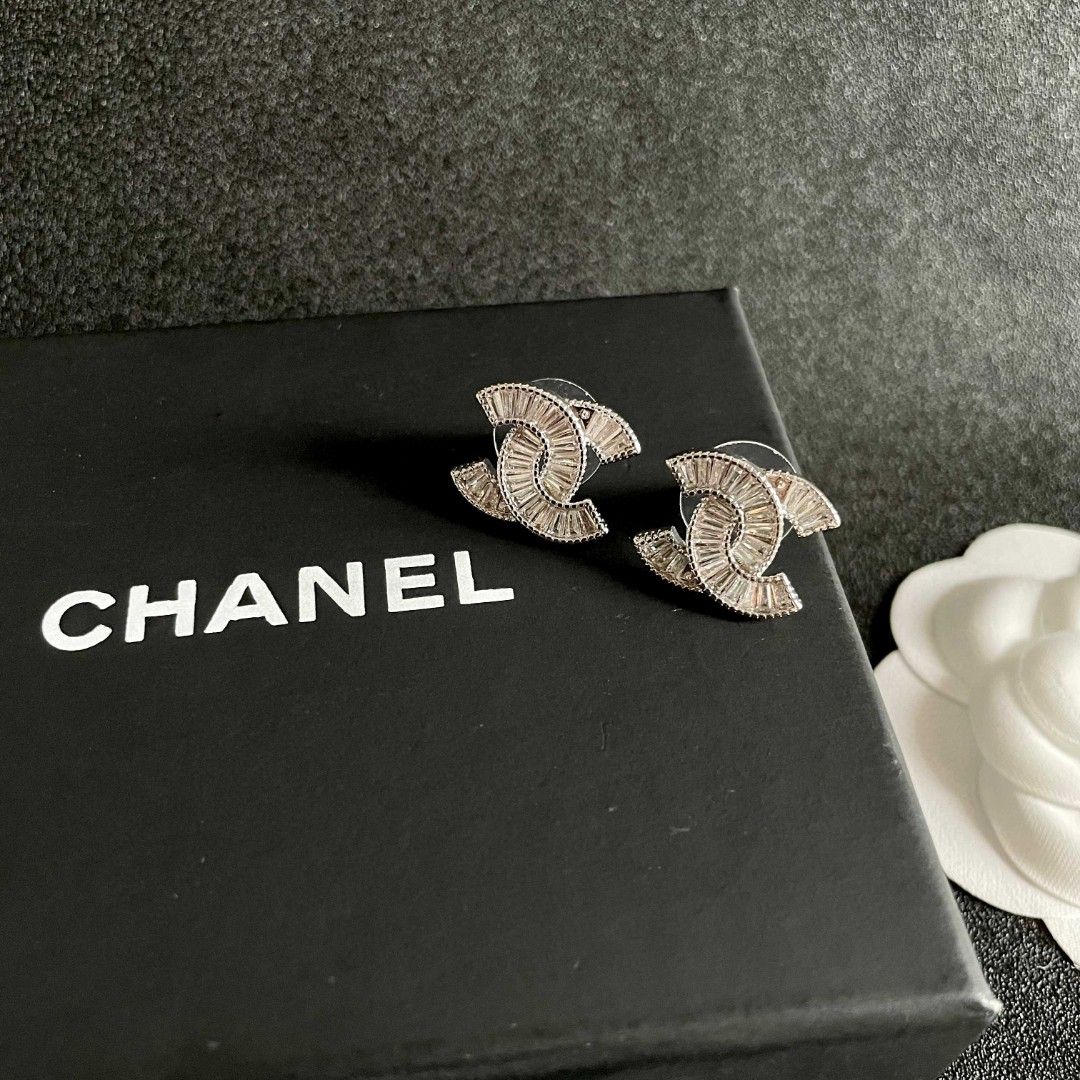  Chanel香奈儿 中古 双C耳钉👀原版复刻logo 小香家的款式真心无需多介绍😘🎶每一款都超好看，精