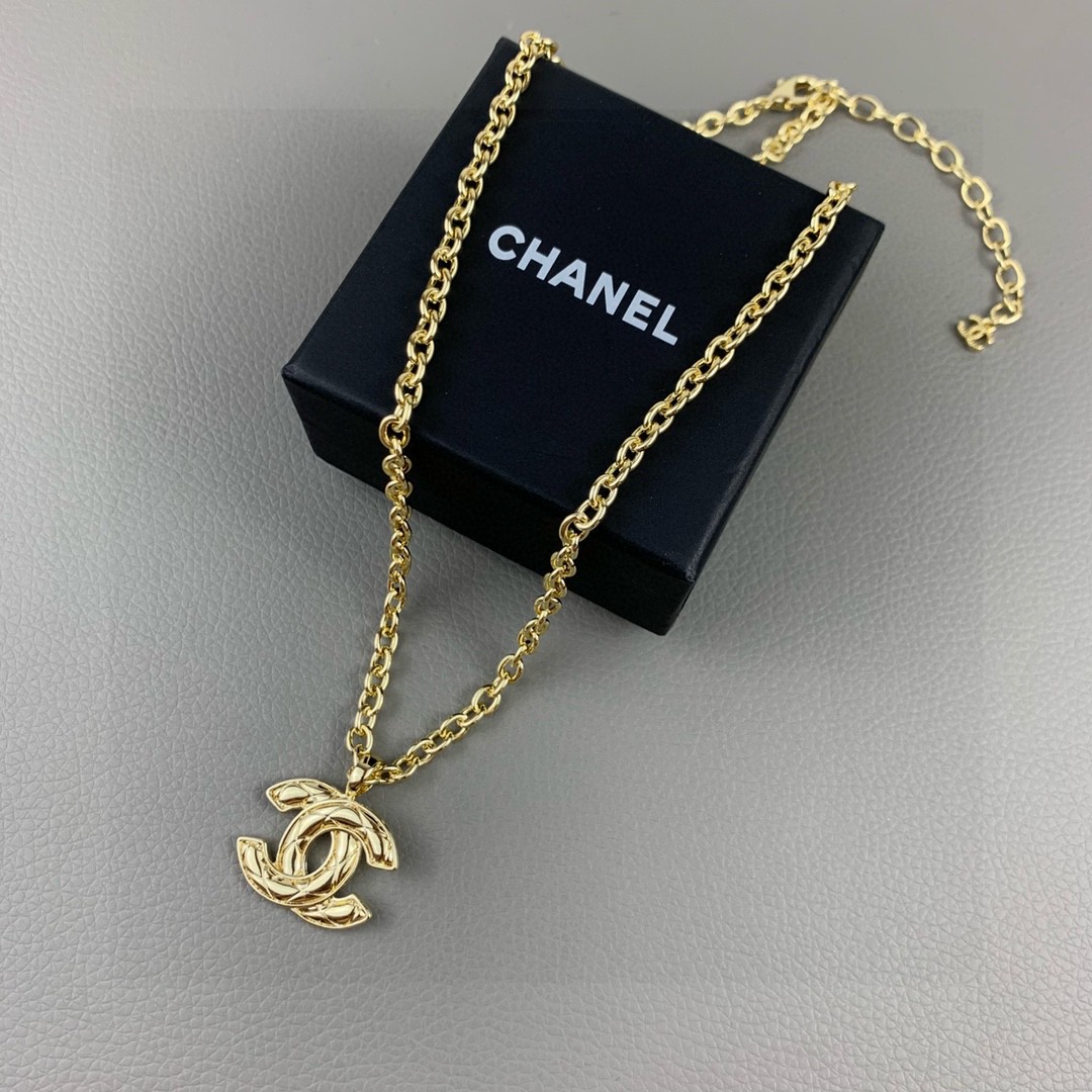  Chanel香奈儿 中古 双C项链👀小香家的款式真心无需多介绍😘🎶每一款都超好看，精致大方，非常显气质