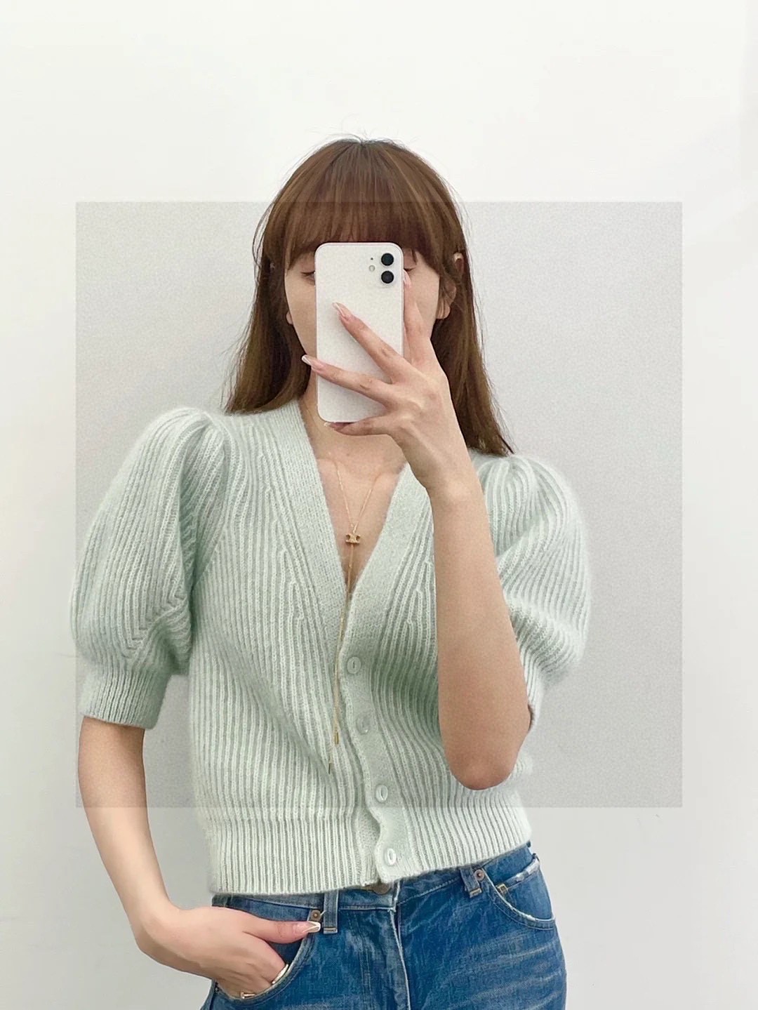  爆款🥰赛琳绝美项链 這一條項鍊很好玩，Celine LOGO是可以調高調低的。往下拉就是普通項鍊，往上