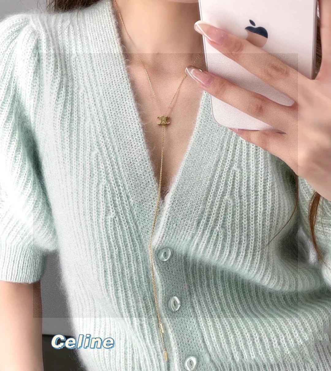  爆款🥰赛琳绝美项链 這一條項鍊很好玩，Celine LOGO是可以調高調低的。往下拉就是普通項鍊，往上