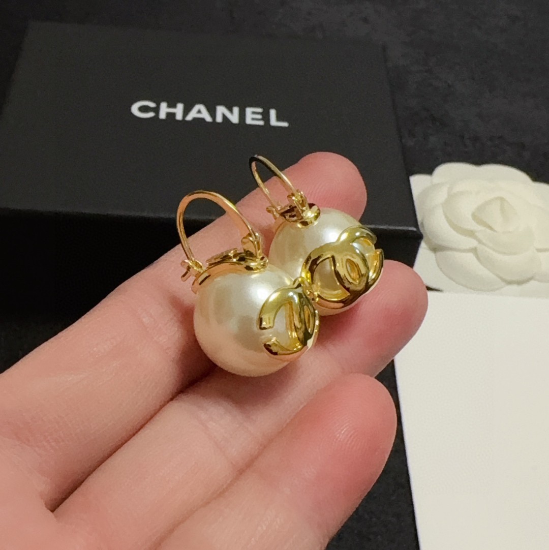 👼香奈儿Chanel双C字母珍珠耳钉耳钩简单百搭！防过敏 爆款推荐‼️美cry🌹完美细节VIP推荐💪独特