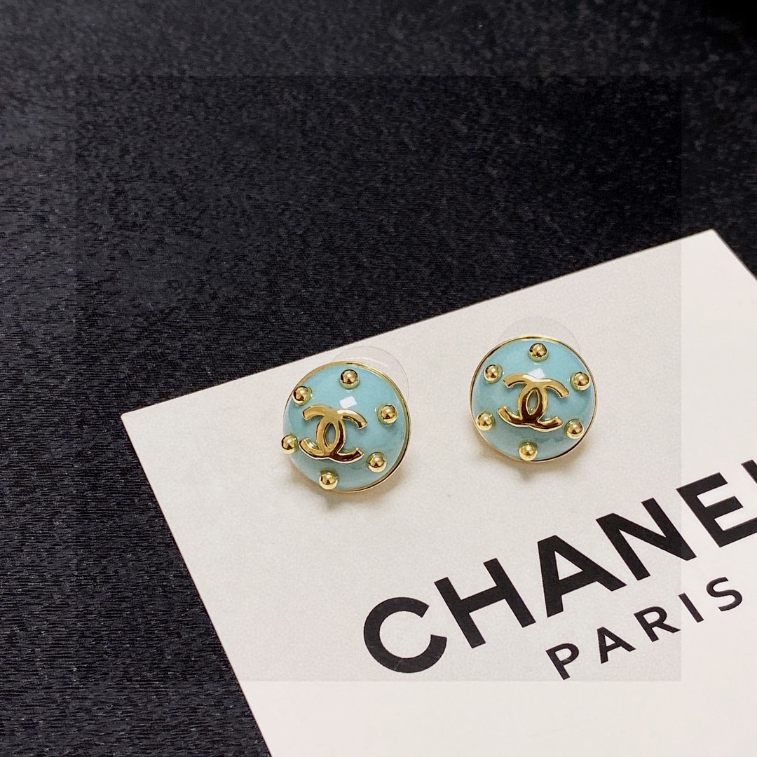 🥰Chanel 小香双C简约耳钉🌺这款耳环真的超级美👗看着设计简单👍但是佩戴效果好看到爆👍就连我这种小耳