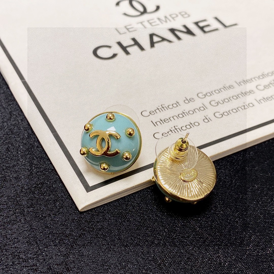 🥰Chanel 小香双C简约耳钉🌺这款耳环真的超级美👗看着设计简单👍但是佩戴效果好看到爆👍就连我这种小耳
