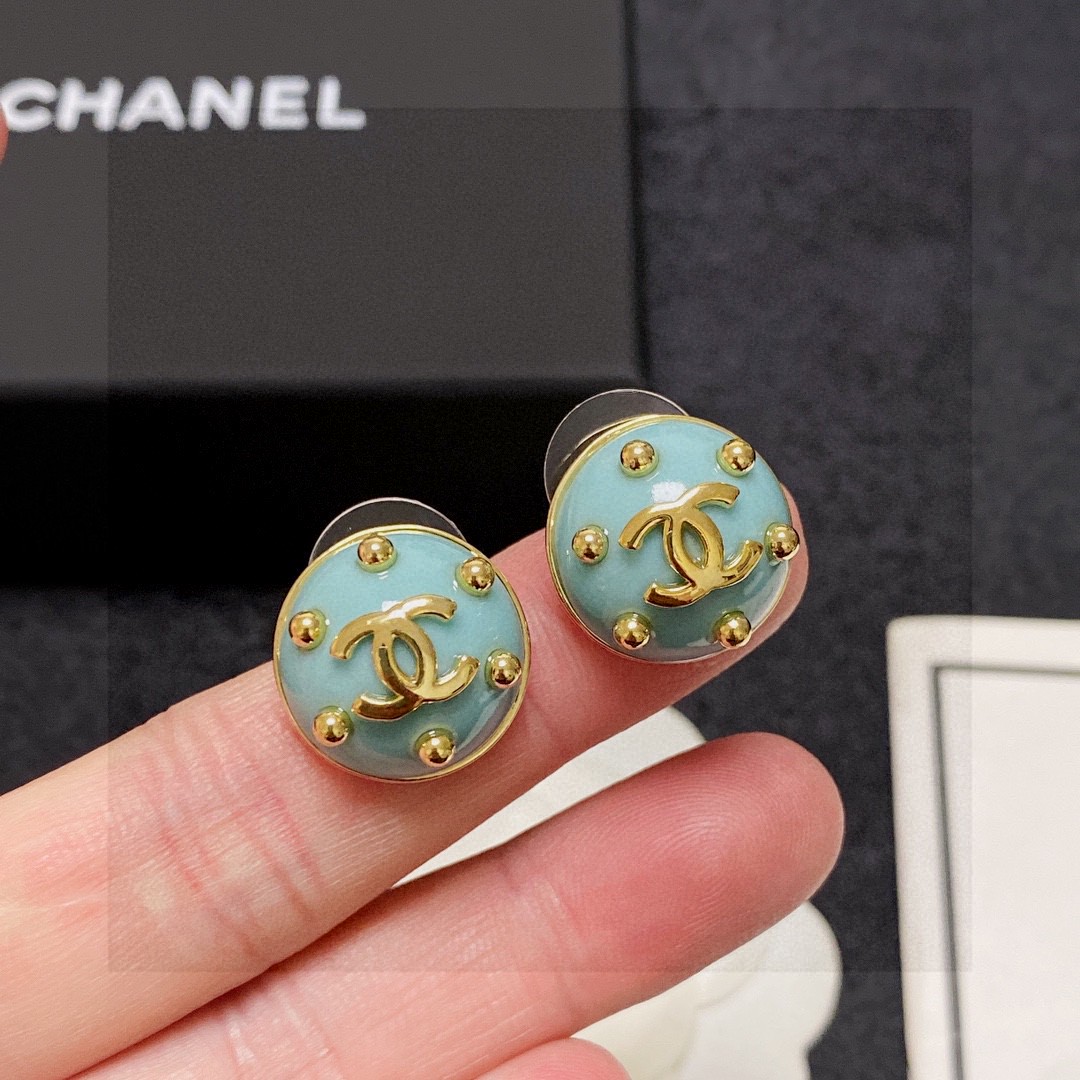 🥰Chanel 小香双C简约耳钉🌺这款耳环真的超级美👗看着设计简单👍但是佩戴效果好看到爆👍就连我这种小耳