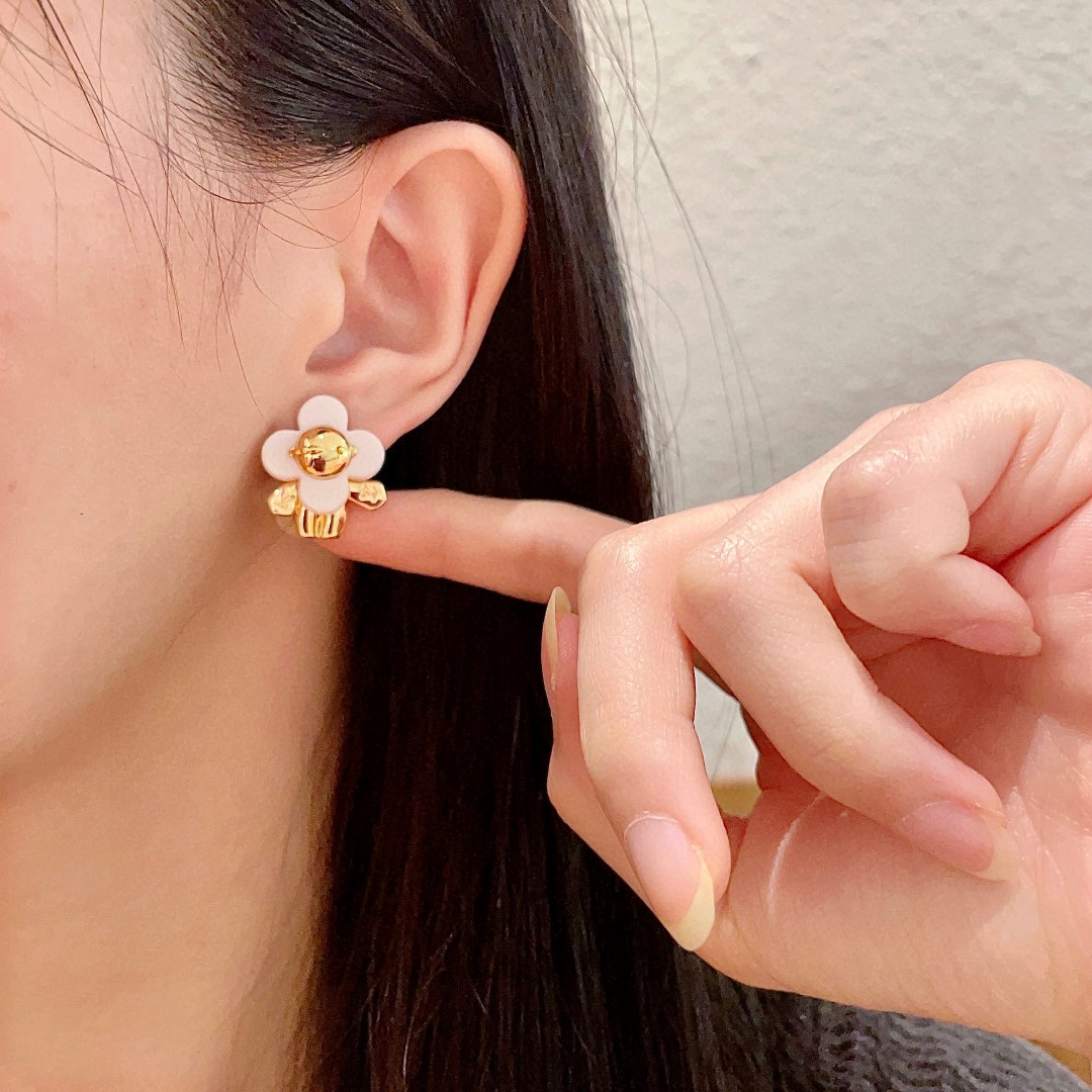 👑Lv 路易威登 2025年早春新品耳钉 经典老花耳环 超精工cnc工艺技术 上身美美哒 特别适合夏日搭