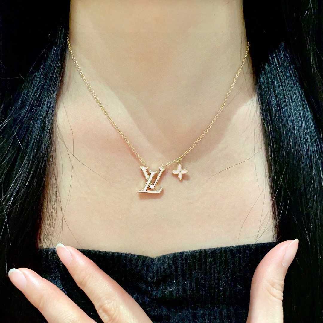  LV 项链🔹🔹Louis Vuitton 路易威登🔹专柜一致材质 火爆款出货 设计独特 复古前卫 男神