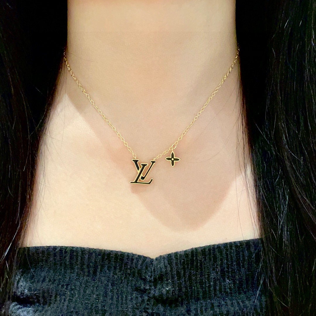  LV 项链🔹🔹Louis Vuitton 路易威登🔹专柜一致材质 火爆款出货 设计独特 复古前卫 男神