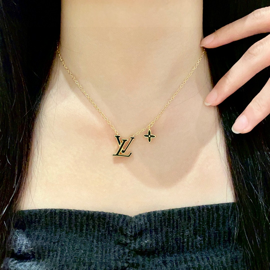  LV 项链🔹🔹Louis Vuitton 路易威登🔹专柜一致材质 火爆款出货 设计独特 复古前卫 男神