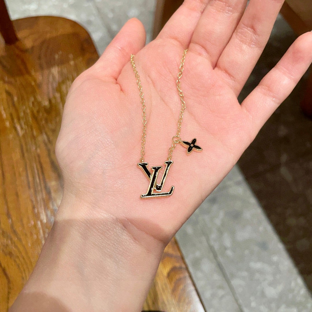  LV 项链🔹🔹Louis Vuitton 路易威登🔹专柜一致材质 火爆款出货 设计独特 复古前卫 男神