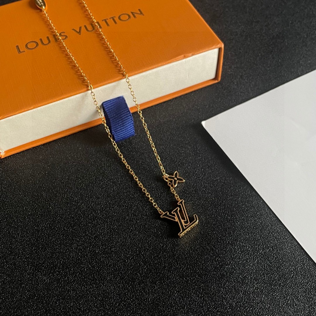 LV 项链🔹🔹Louis Vuitton 路易威登🔹专柜一致材质 火爆款出货 设计独特 复古前卫 男神