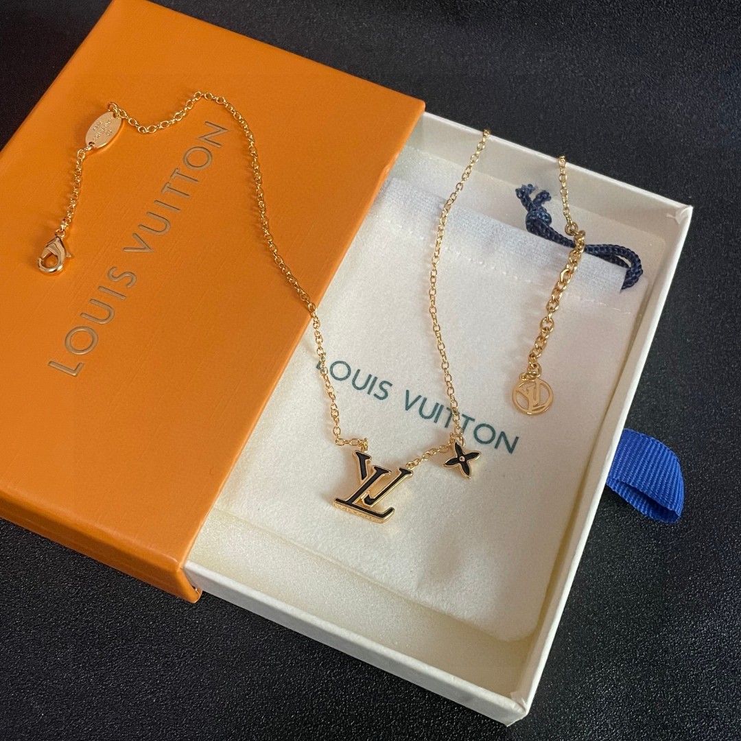  LV 项链🔹🔹Louis Vuitton 路易威登🔹专柜一致材质 火爆款出货 设计独特 复古前卫 男神