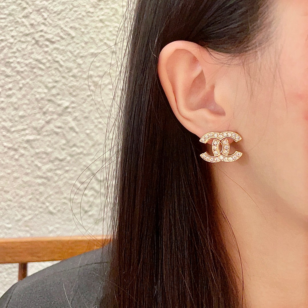  Chanel香奈儿 中古 耳钉👀小香家的款式真心无需多介绍😘🎶每一款都超好看，精致大方，非常显气质