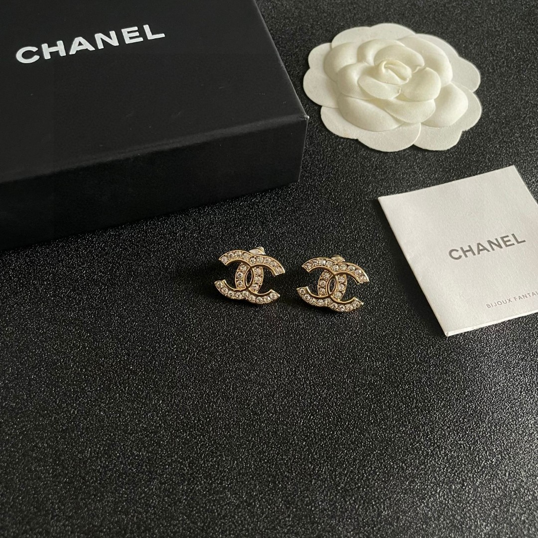  Chanel香奈儿 中古 耳钉👀小香家的款式真心无需多介绍😘🎶每一款都超好看，精致大方，非常显气质