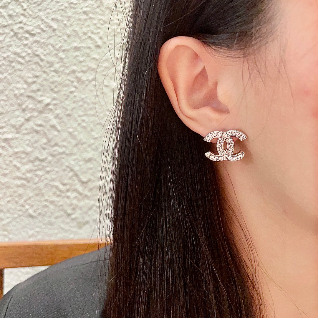  Chanel香奈儿 中古 耳钉👀小香家的款式真心无需多介绍😘🎶每一款都超好看，精致大方，非常显气质
