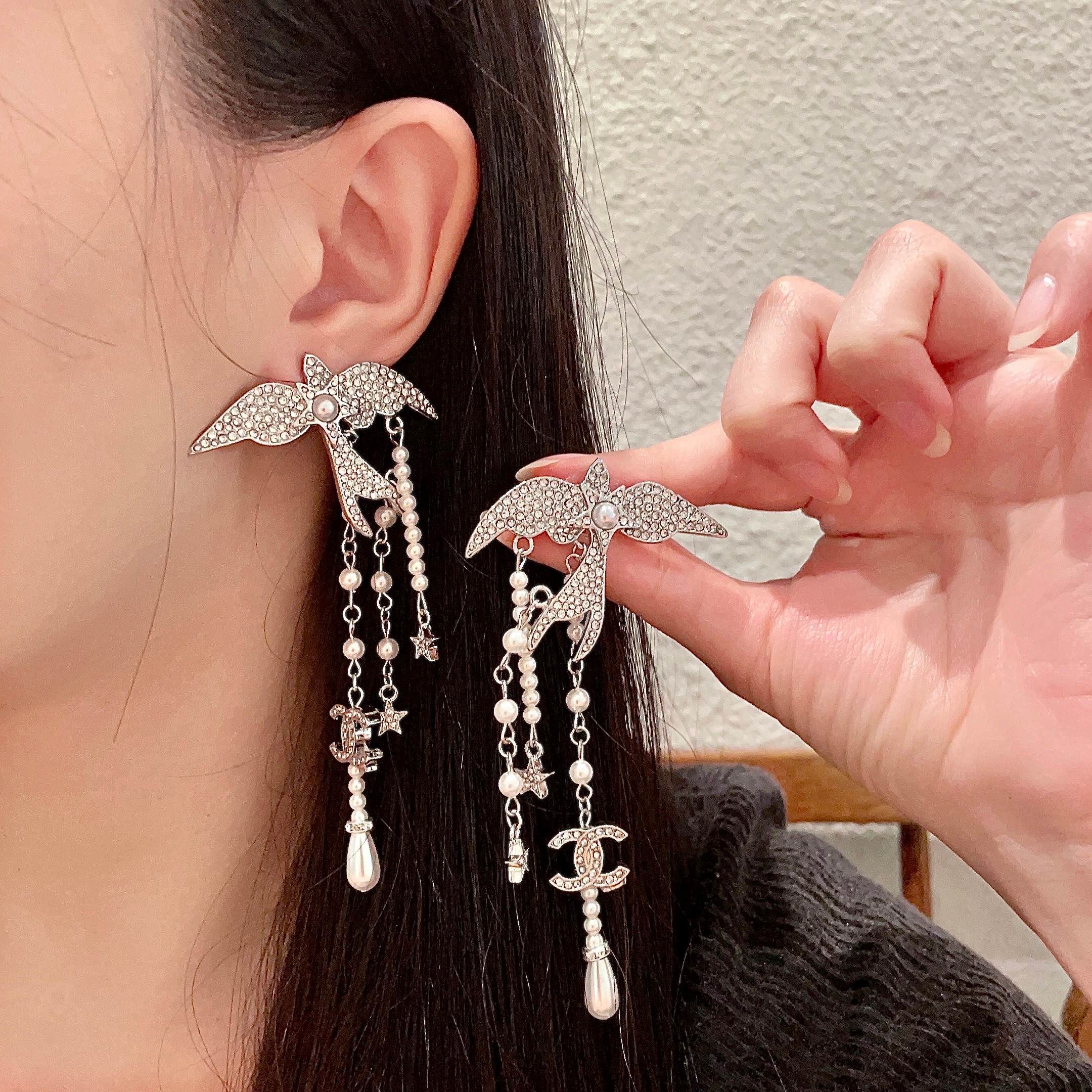  Chanel香奈儿 中古 双C耳钉👀原版复刻logo 小香家的款式真心无需多介绍😘🎶每一款都超好看，精