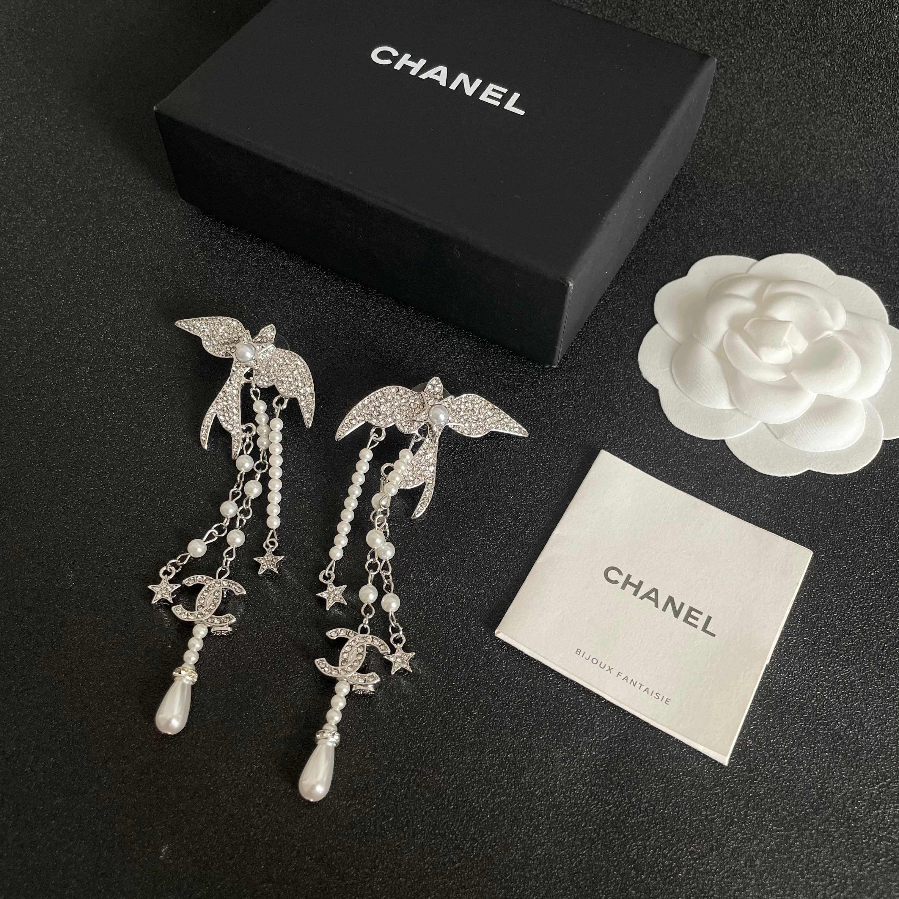  Chanel香奈儿 中古 双C耳钉👀原版复刻logo 小香家的款式真心无需多介绍😘🎶每一款都超好看，精