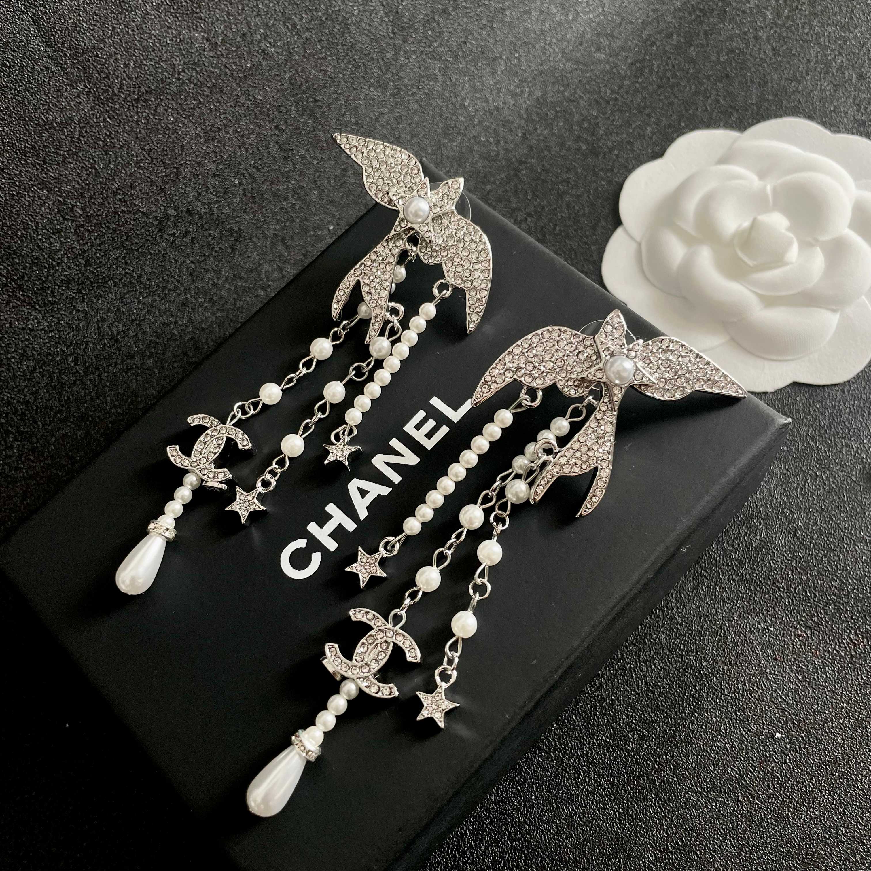  Chanel香奈儿 中古 双C耳钉👀原版复刻logo 小香家的款式真心无需多介绍😘🎶每一款都超好看，精
