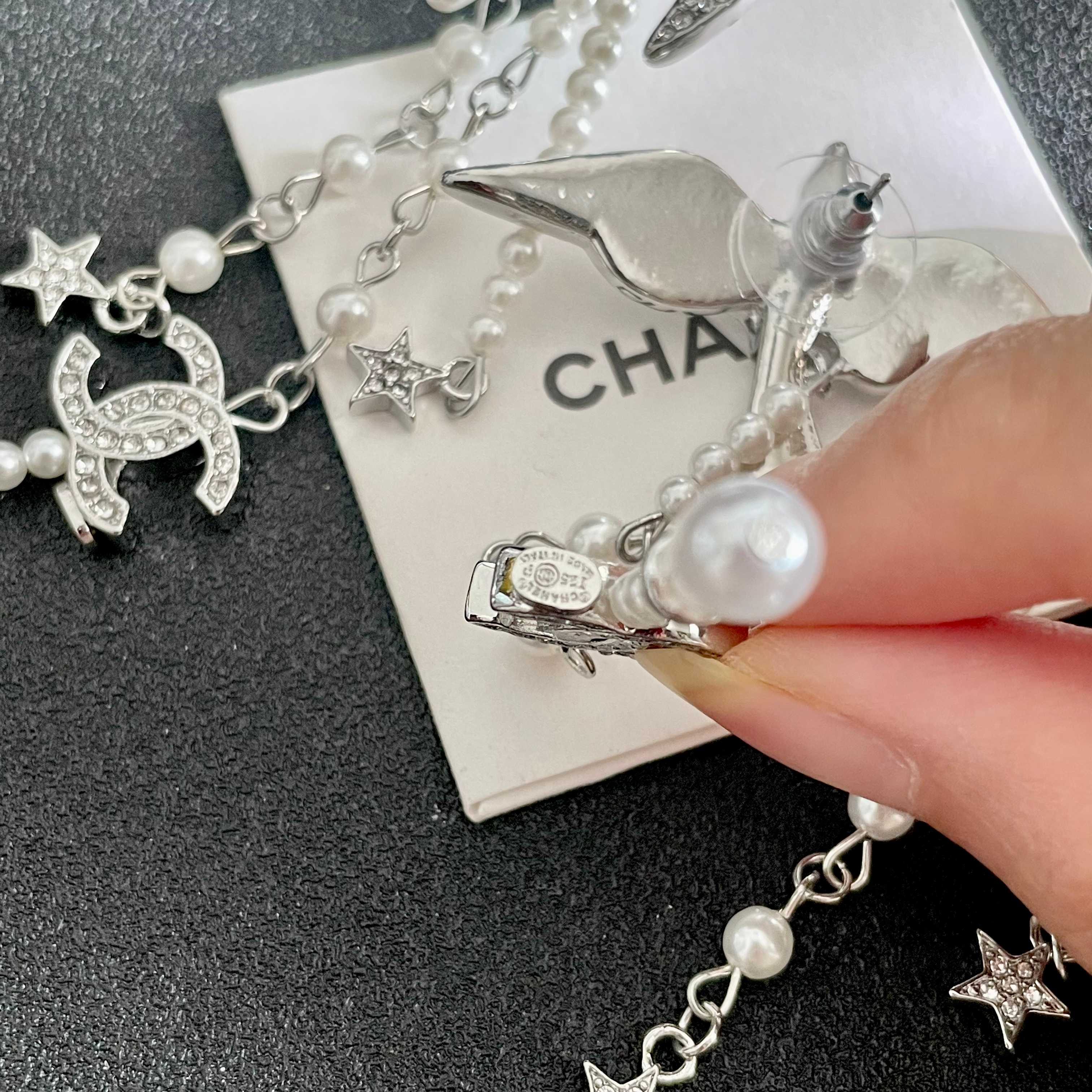  Chanel香奈儿 中古 双C耳钉👀原版复刻logo 小香家的款式真心无需多介绍😘🎶每一款都超好看，精