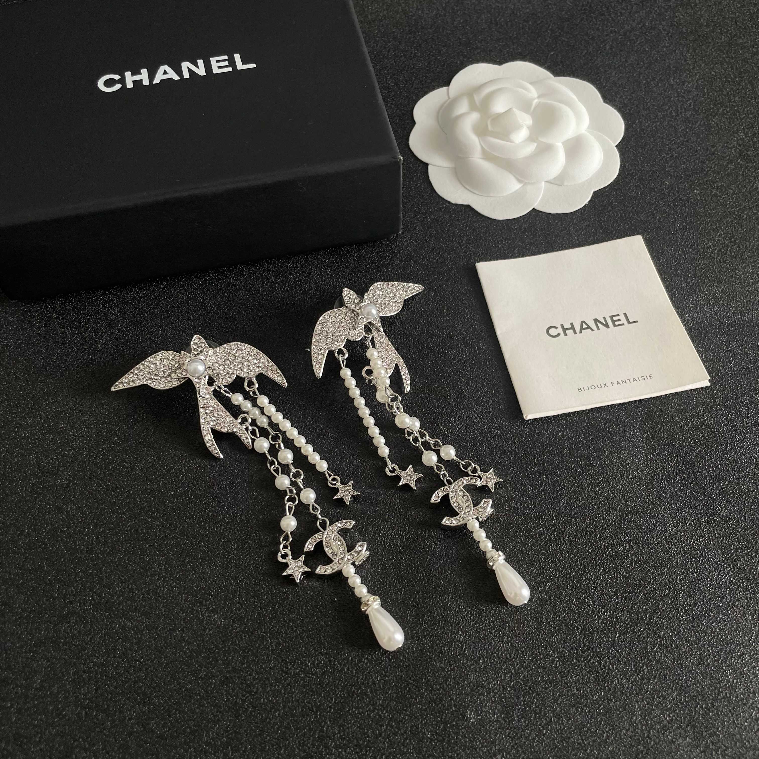  Chanel香奈儿 中古 双C耳钉👀原版复刻logo 小香家的款式真心无需多介绍😘🎶每一款都超好看，精