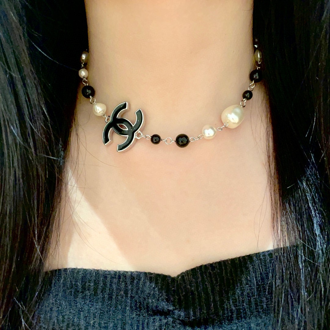  Chanel香奈儿 中古 字母项链👀小香家的款式真心无需多介绍😘🎶每一款都超好看，精致大方，非常显气质