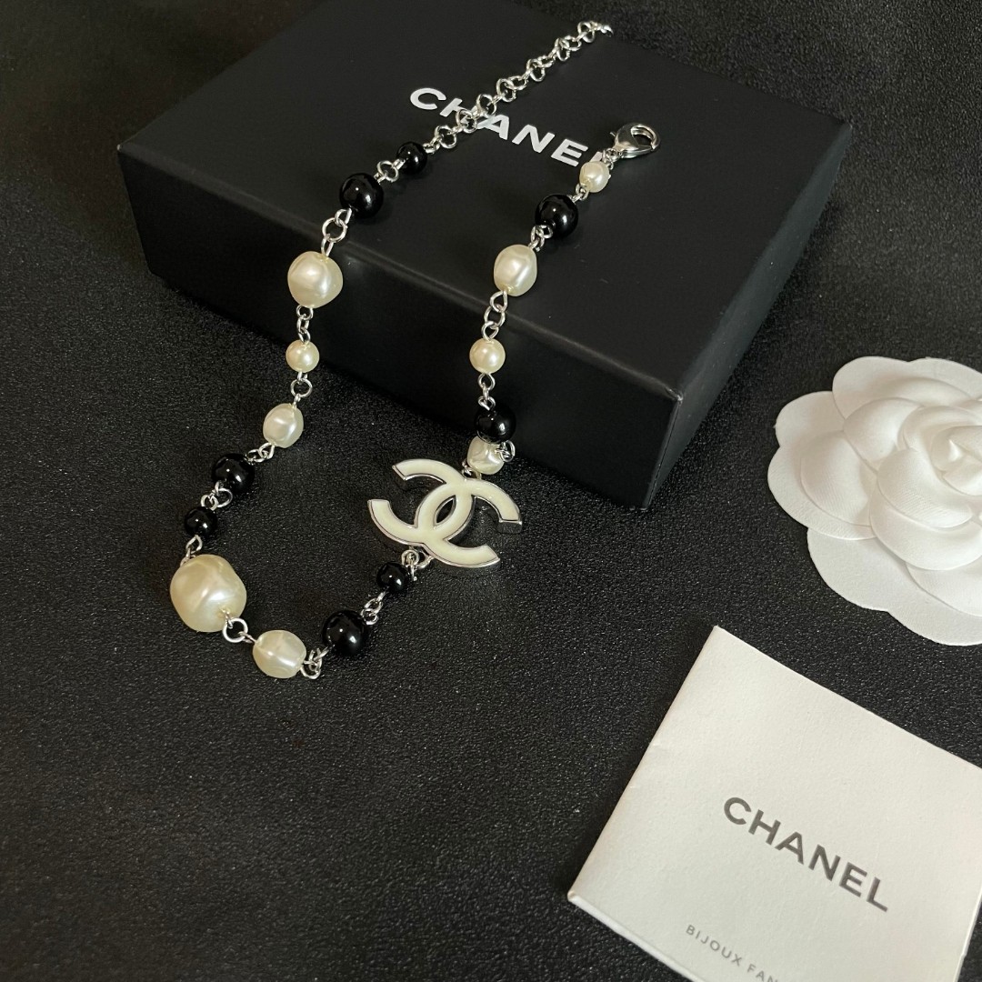  Chanel香奈儿 中古 字母项链👀小香家的款式真心无需多介绍😘🎶每一款都超好看，精致大方，非常显气质