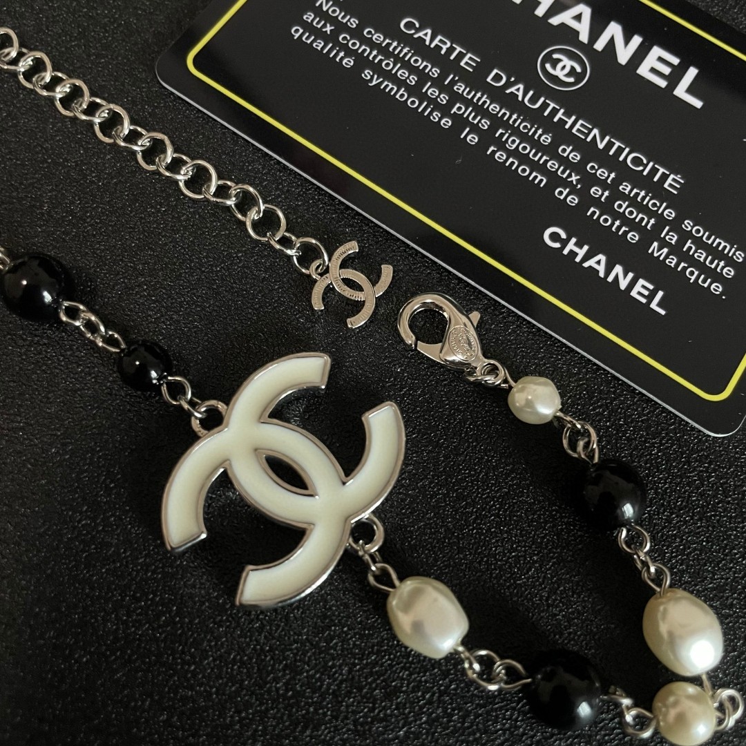  Chanel香奈儿 中古 字母项链👀小香家的款式真心无需多介绍😘🎶每一款都超好看，精致大方，非常显气质