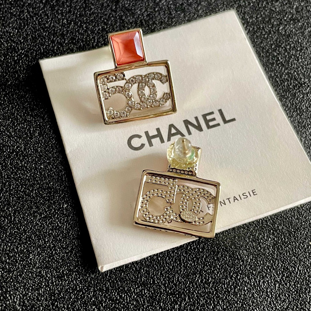 Chanel香奈儿 中古 双C耳钉👀原版复刻logo 小香家的款式真心无需多介绍😘🎶每一款都超好看，精致