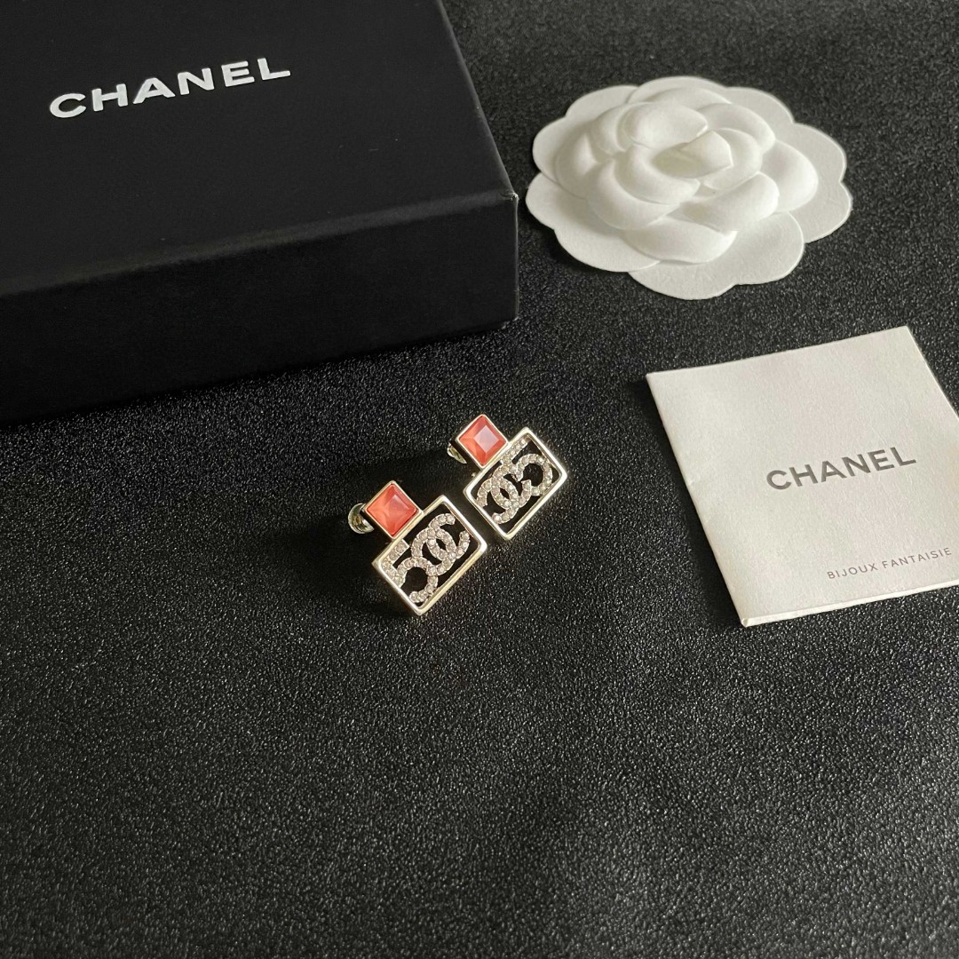 Chanel香奈儿 中古 双C耳钉👀原版复刻logo 小香家的款式真心无需多介绍😘🎶每一款都超好看，精致