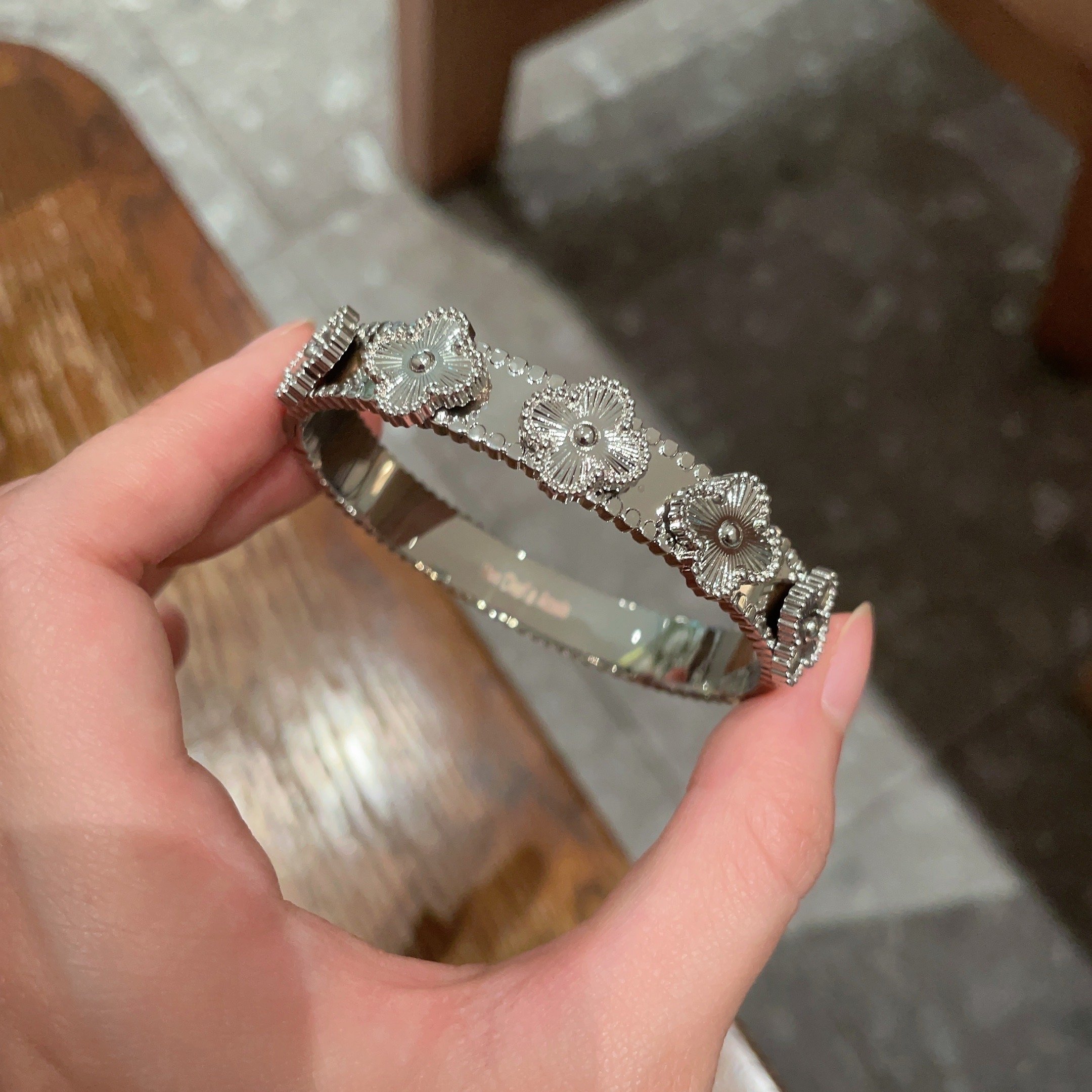 Van Cleef Arpels Alhambra bracelet silver-toned metal 17cm