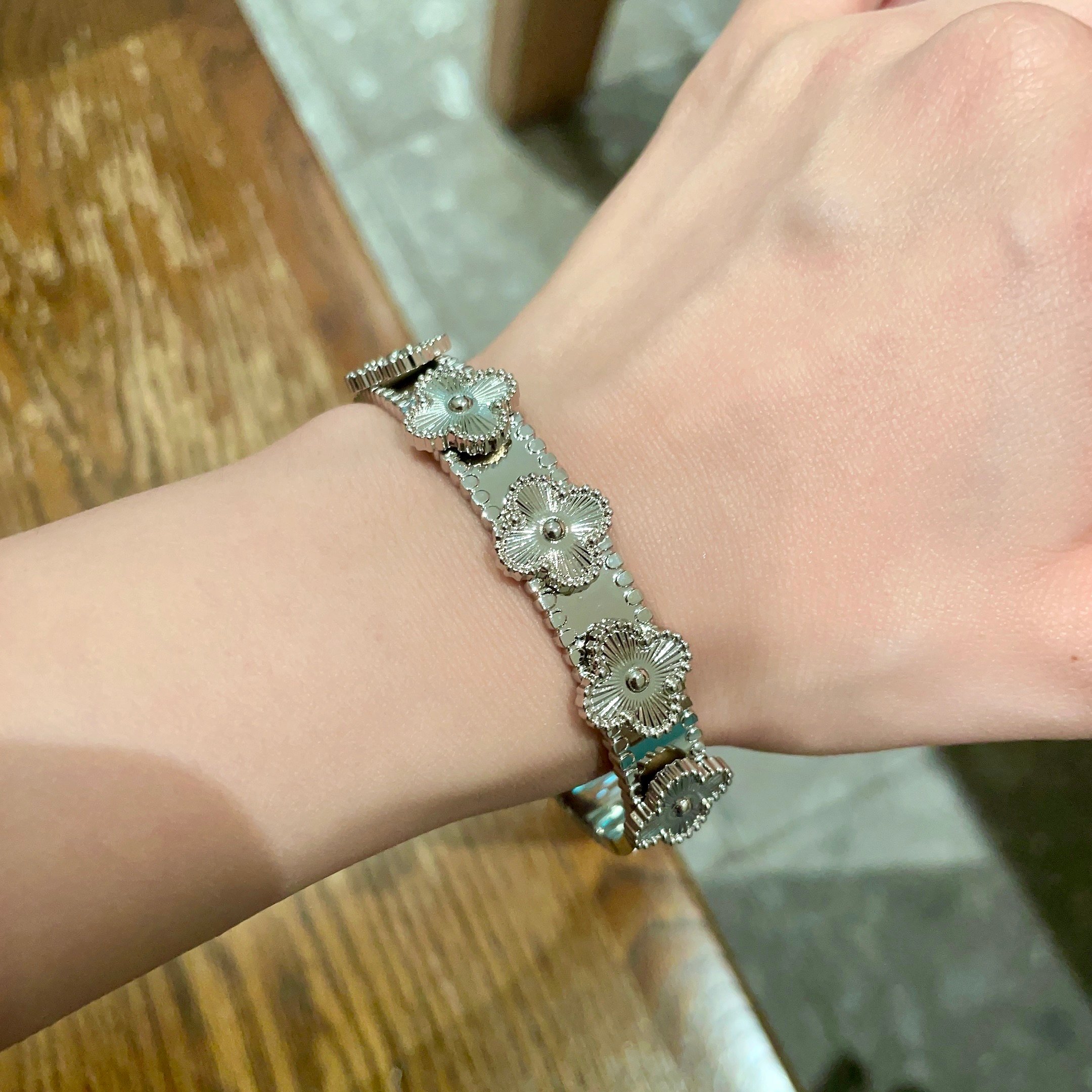 Van Cleef Arpels Alhambra bracelet silver-toned metal 17cm