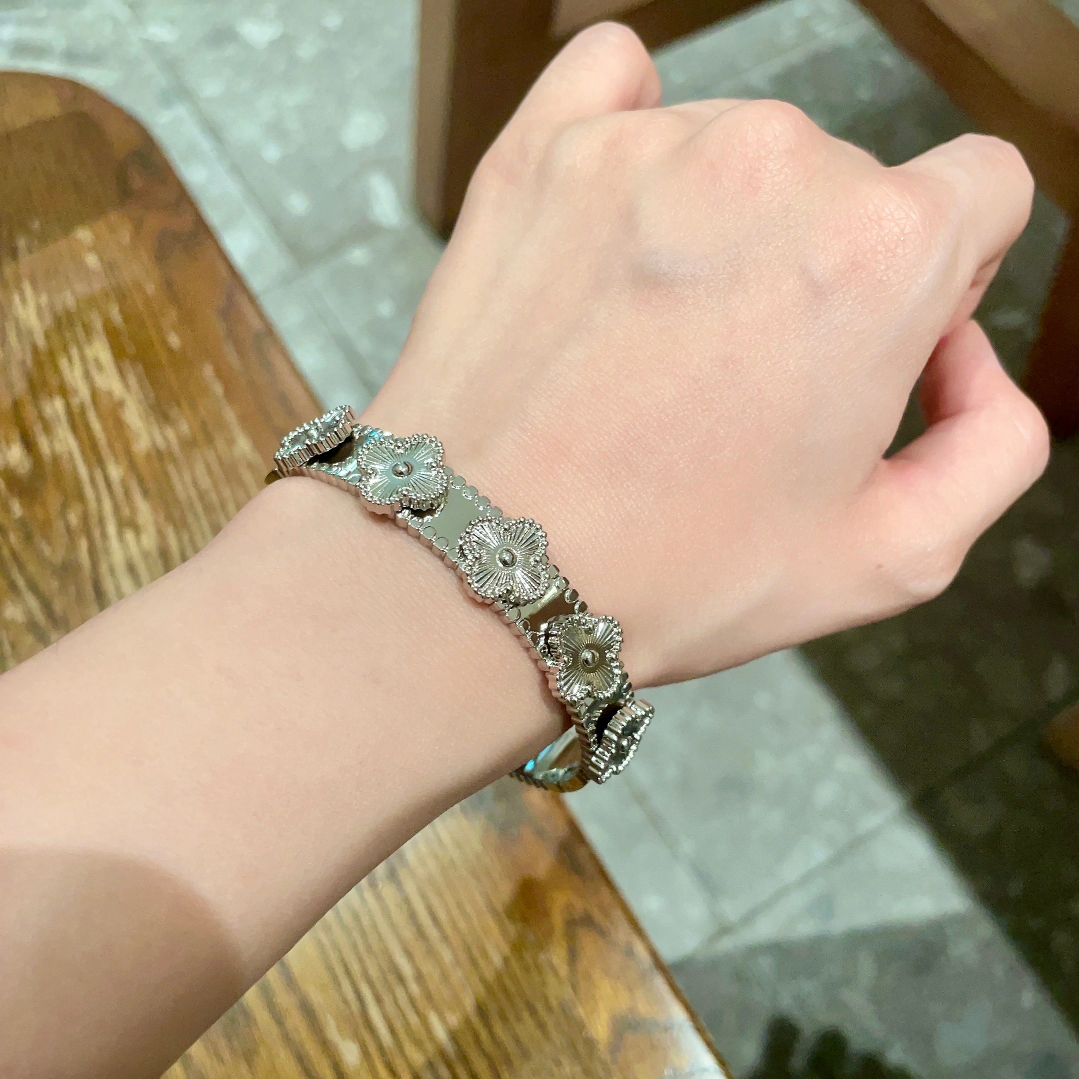 Van Cleef Arpels Alhambra bracelet silver-toned metal 17cm
