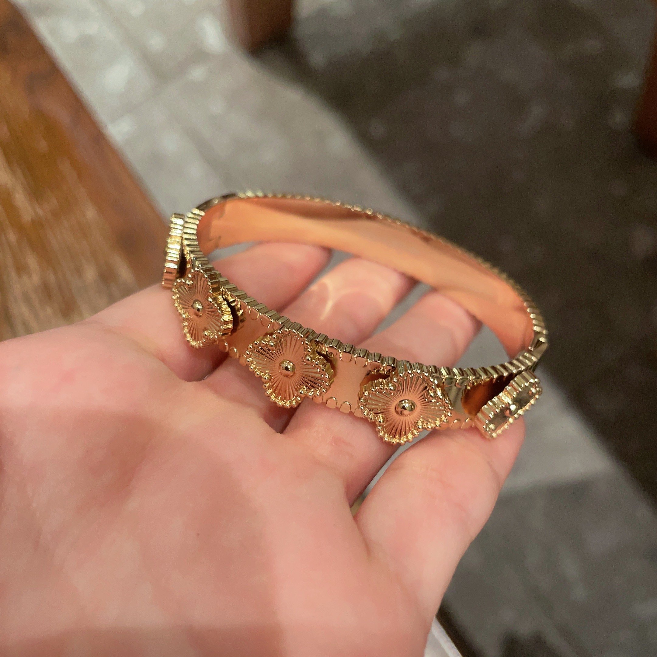 The new VCA’s narrow-verse bracelet is a classic attack on Krassic Arrival - 图片 3