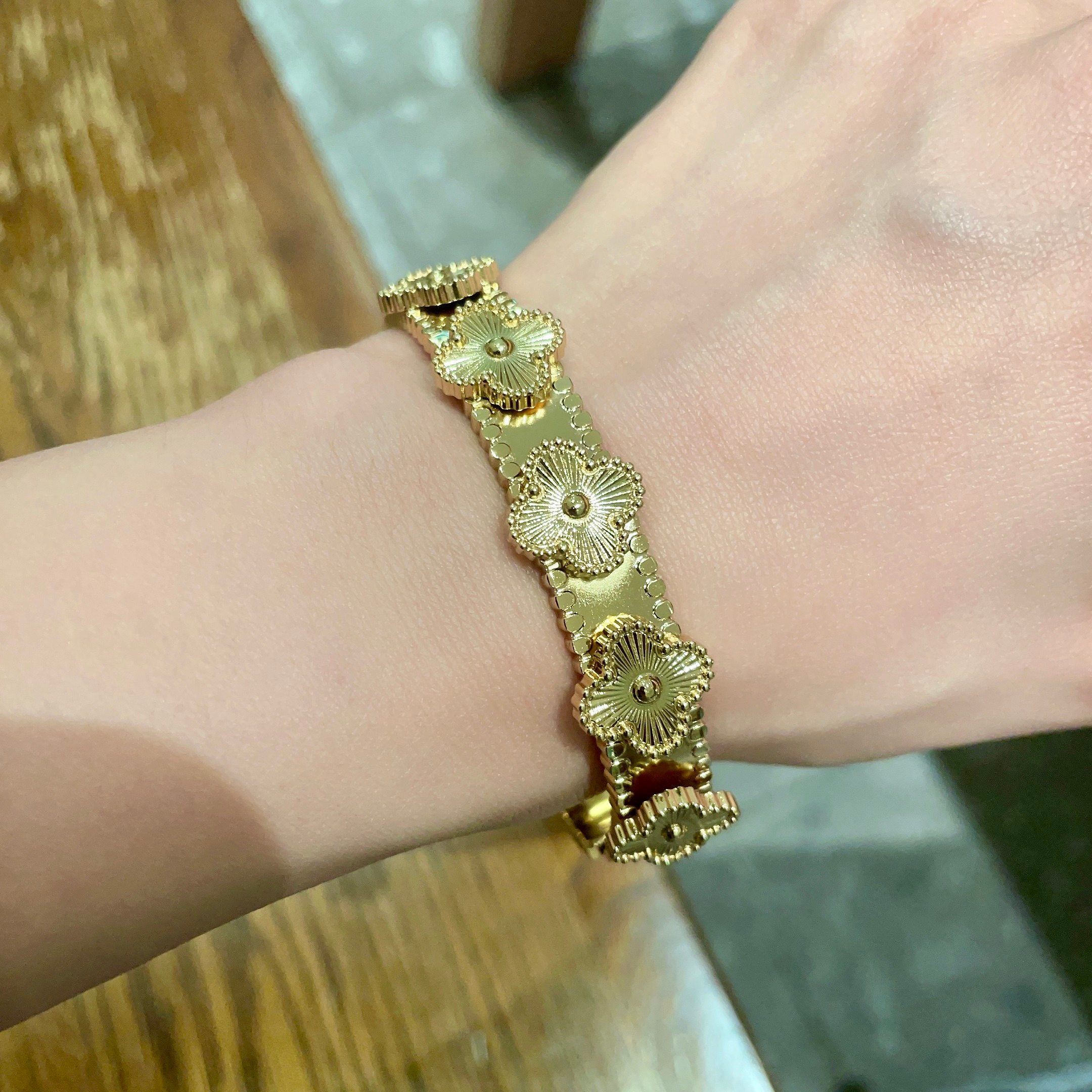 The new VCA’s narrow-verse bracelet is a classic attack on Krassic Arrival