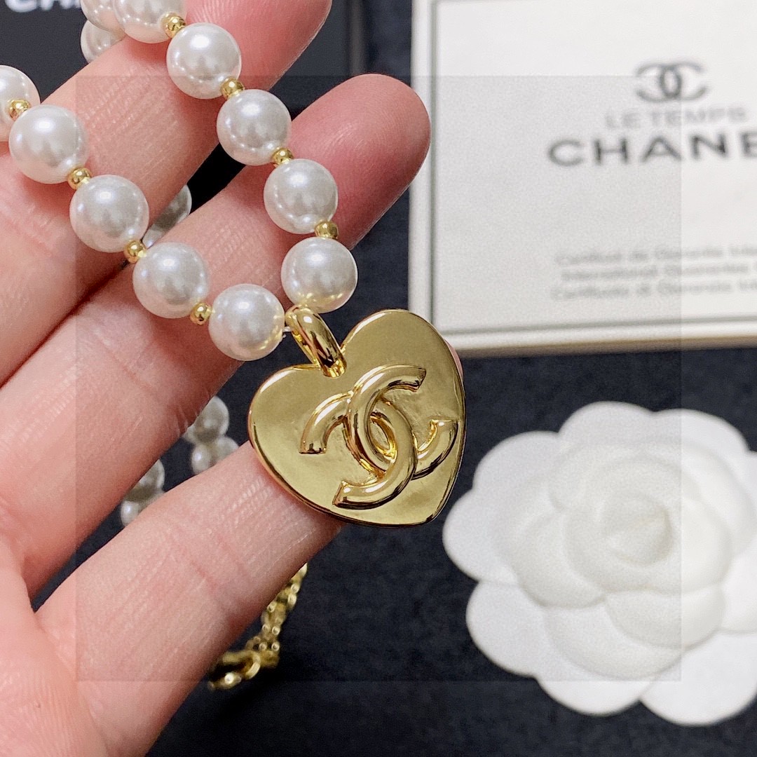  小红书火爆新款😍香奈儿Chanel最新款双C珍珠爱心💗项链💄叠戴更加好看超个性，百搭款特别特别赞，整体