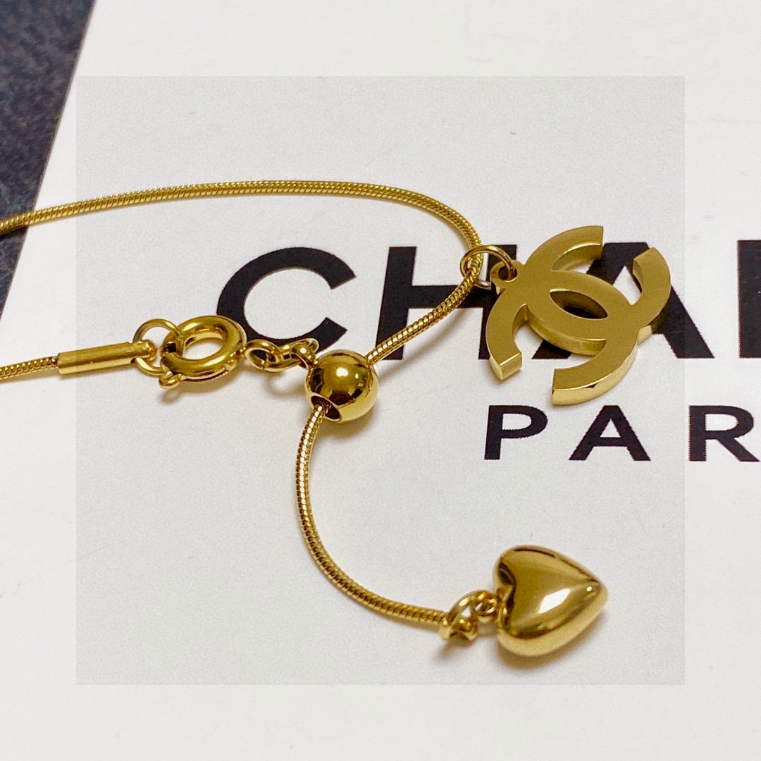  2025新款😍香奈儿Chanel最新款双C可伸缩锁骨项链💄14K精钢保色超个性，百搭款特别特别赞，整体