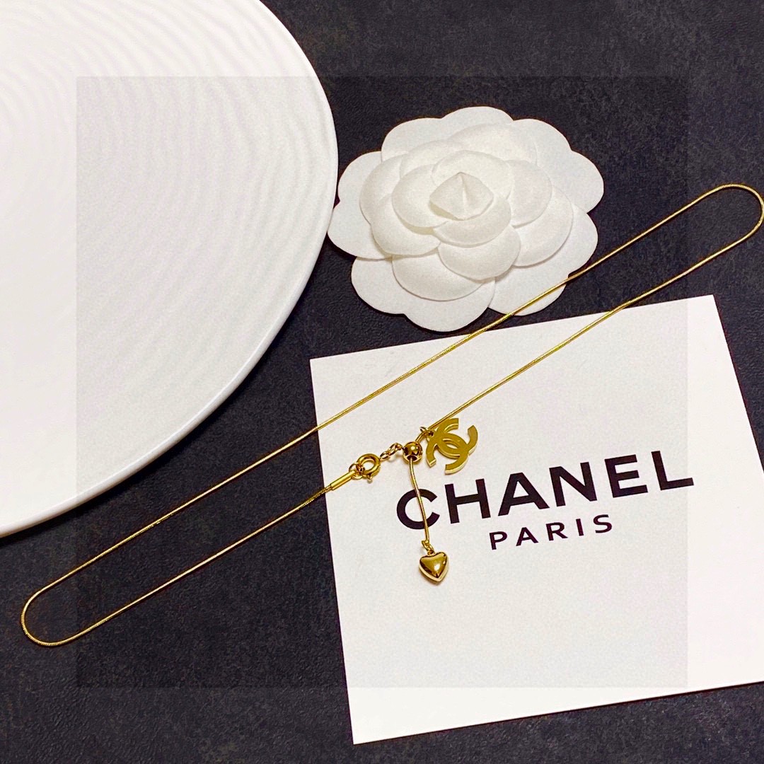 2025新款😍香奈儿Chanel最新款双C可伸缩锁骨项链💄14K精钢保色超个性，百搭款特别特别赞，整体