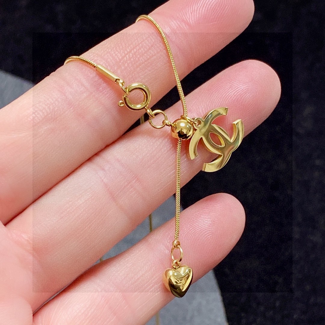  2025新款😍香奈儿Chanel最新款双C可伸缩锁骨项链💄14K精钢保色超个性，百搭款特别特别赞，整体