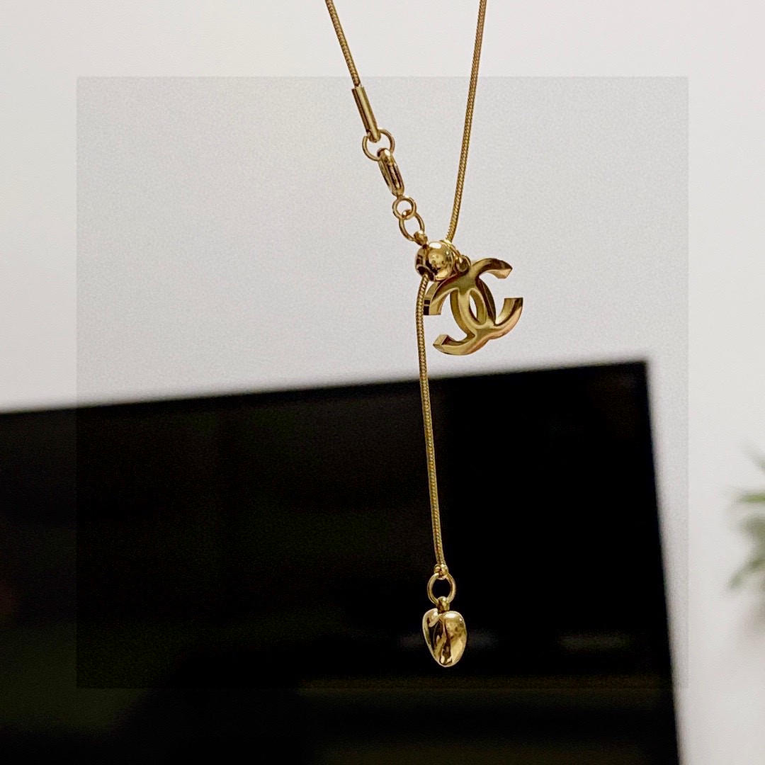  2025新款😍香奈儿Chanel最新款双C可伸缩锁骨项链💄14K精钢保色超个性，百搭款特别特别赞，整体