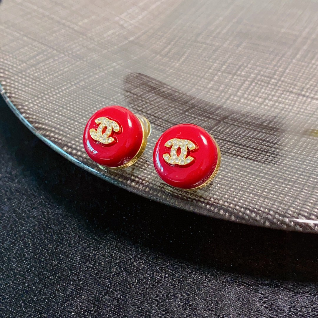 💥新款Chanel 小香风 新年红色喜庆镶钻耳钉 专柜同步上新 耳环 原版一致材质搭配纯银针耳环💗 精工