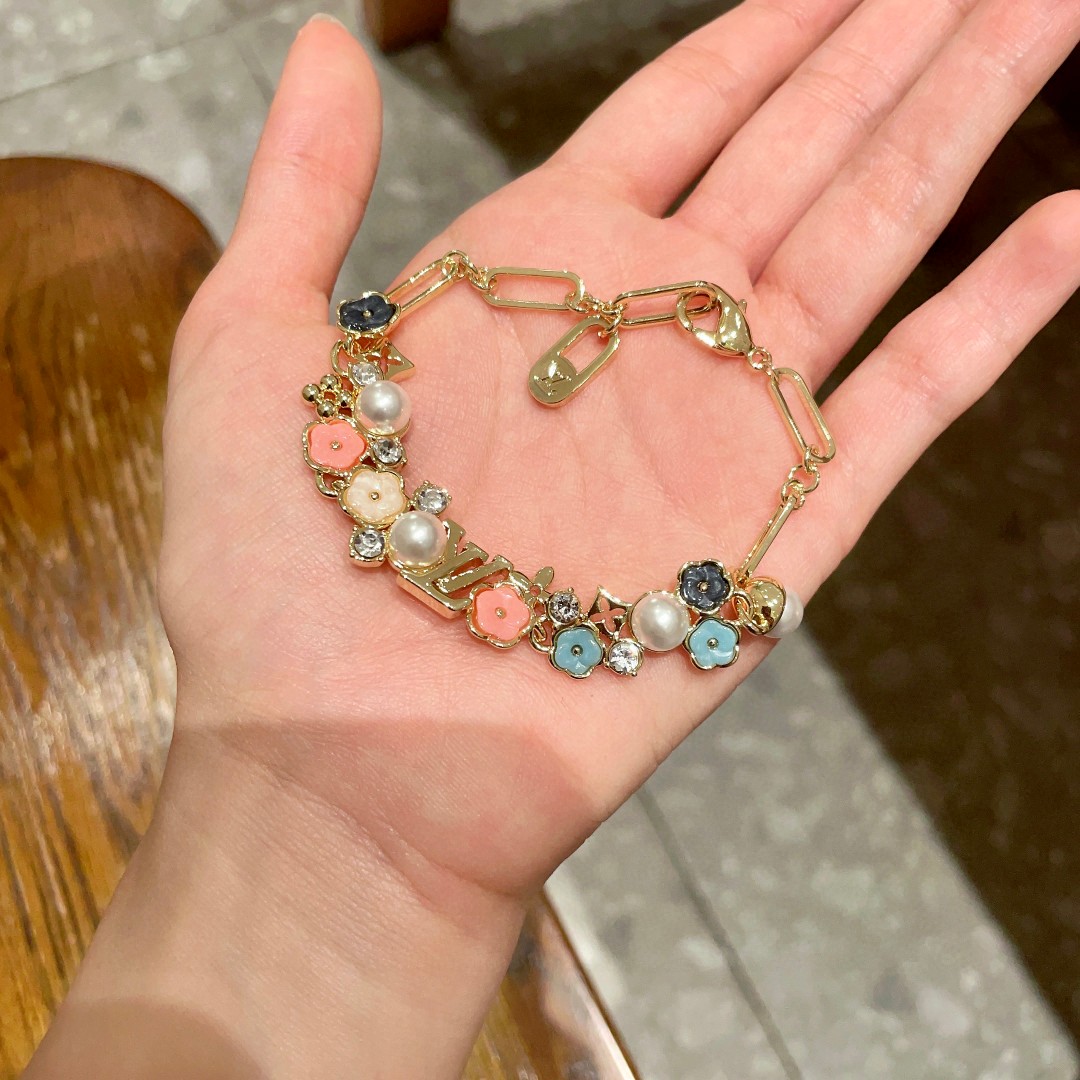 💥💥Louis Vuitton 路易威登 设计独特 (用LV经典之作图形理念)👋好看🧚‍♀️手链  超级