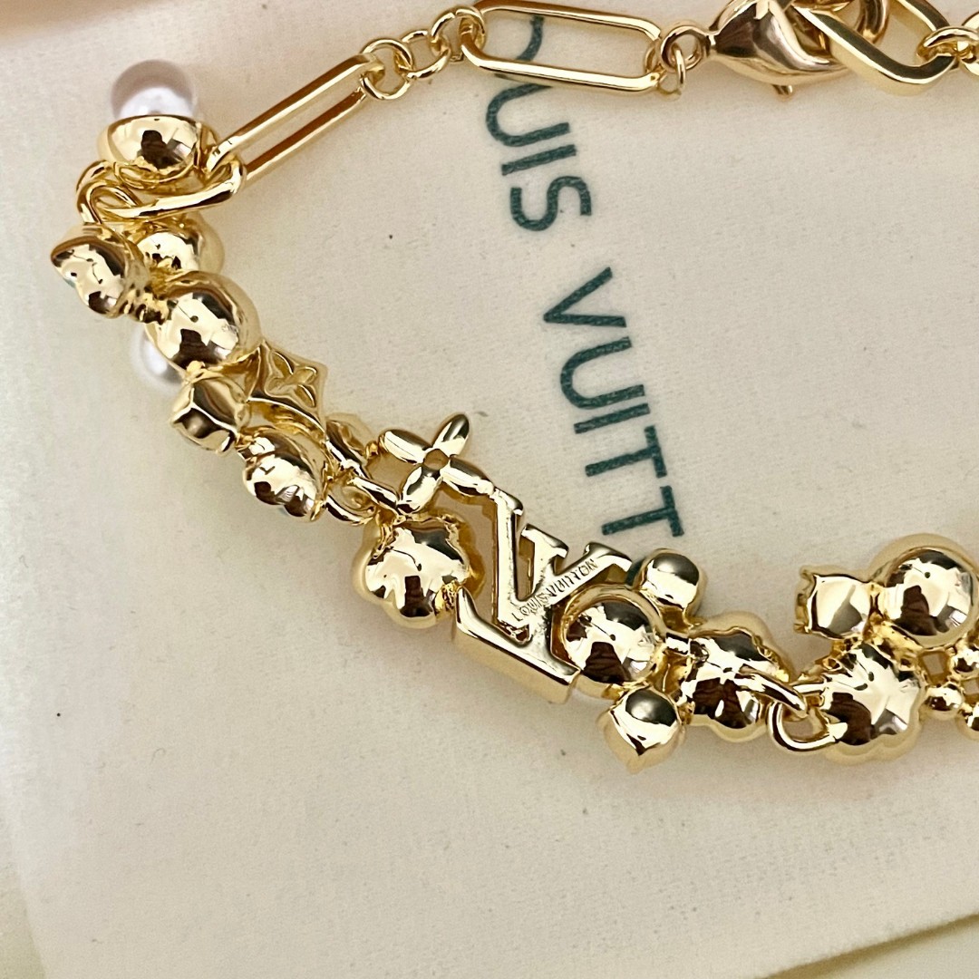 💥💥Louis Vuitton 路易威登 设计独特 (用LV经典之作图形理念)👋好看🧚‍♀️手链  超级